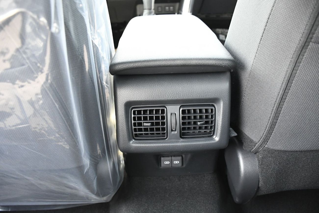 Toyota Camry LE 2.5L with Wireless Charger ( Ready Stock )