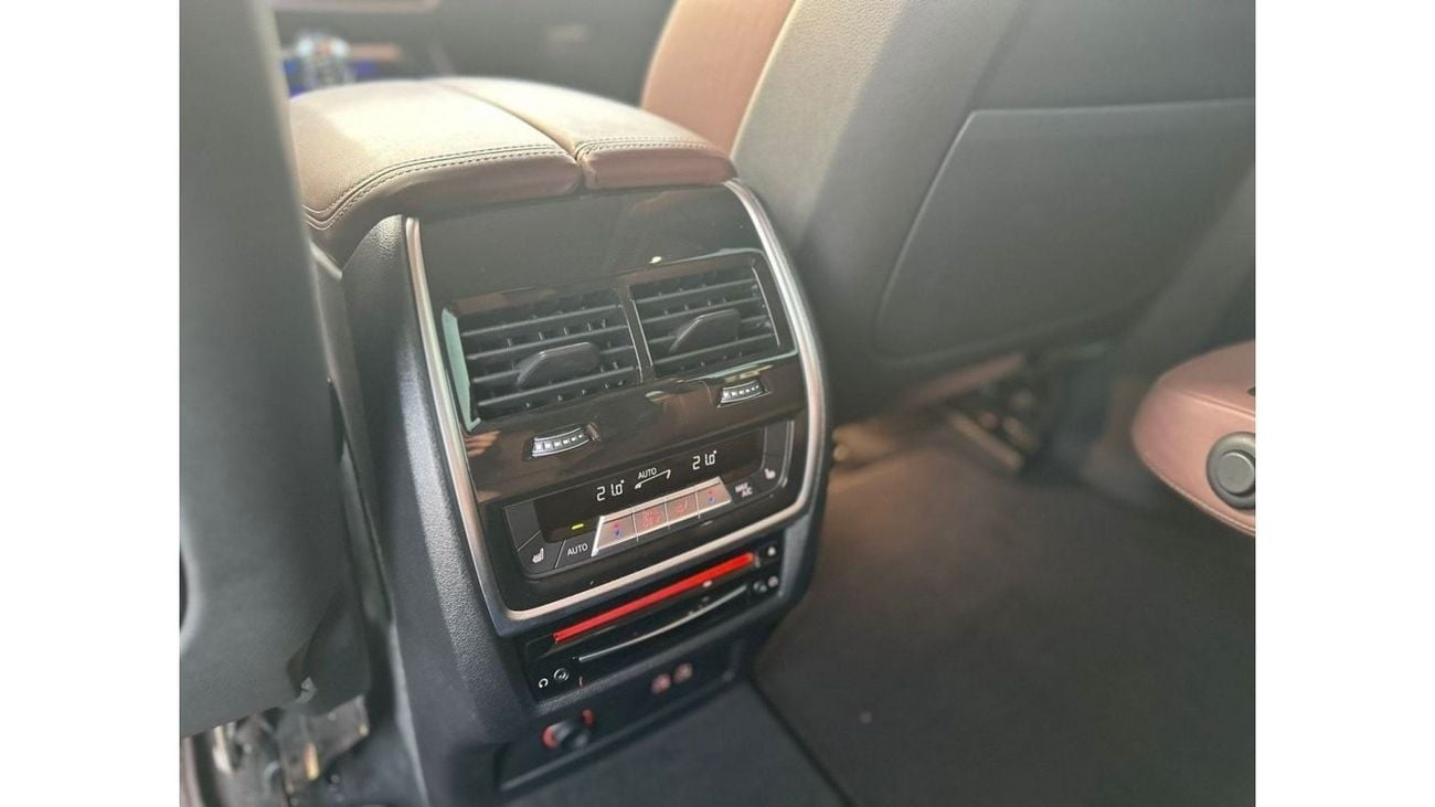 BMW X7 xDrive40i Masterclass UAE 50th Anniversary Edition BMW X7 2022 KOREA SPECS