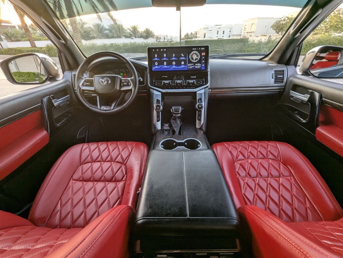 تويوتا لاند كروزر GXR Toyota landcruise 2015Model Facelifte 2025 4.0L v6 petrol Engine Colour Black push start Transmi