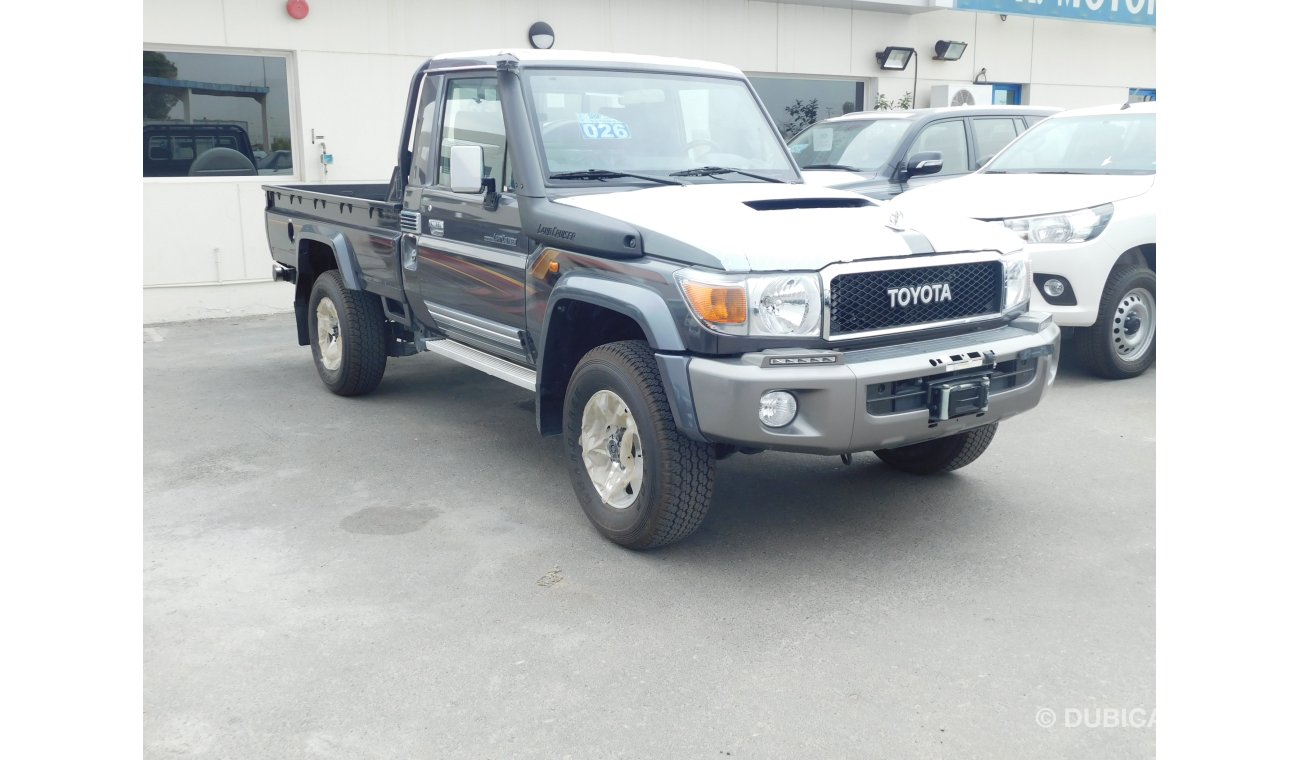 تويوتا لاند كروزر بيك آب 79 Single Cab Pickup V8 4.5L TD Limited 4WD MT(Only on Sahara Motors)