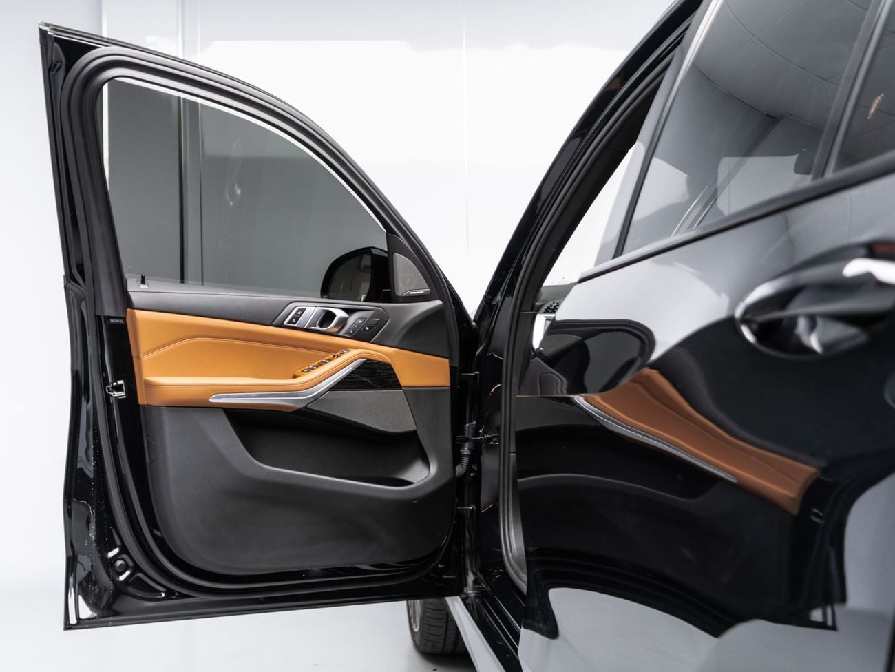 BMW X5 XDRIVE40i M SPORT PRO BUY NOW, PAY 2027 | THE BLACKLINE STANDARD | August 2029 Warranty + Service Contract, GCC