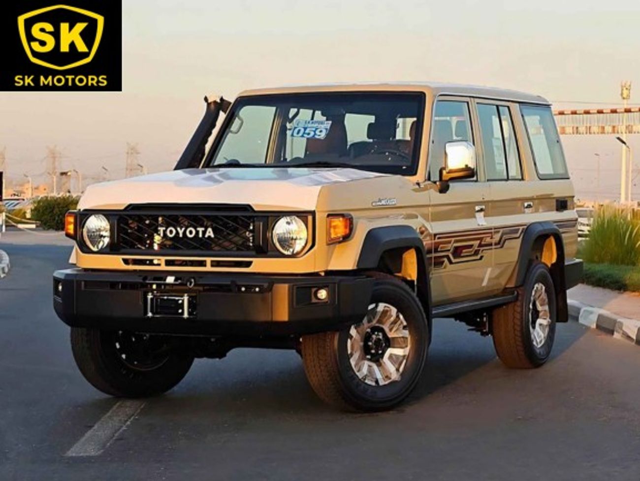 Toyota Land Cruiser 70 4.0L PETROL / AT / DIFF LOCK/ WINCH SNORKEL / FULL OPTION (CODE # 68081)