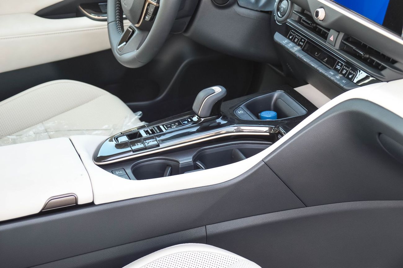 Toyota Crown TOYOTA CROWN HYBRID 2.5L FWD SEDAN 2026