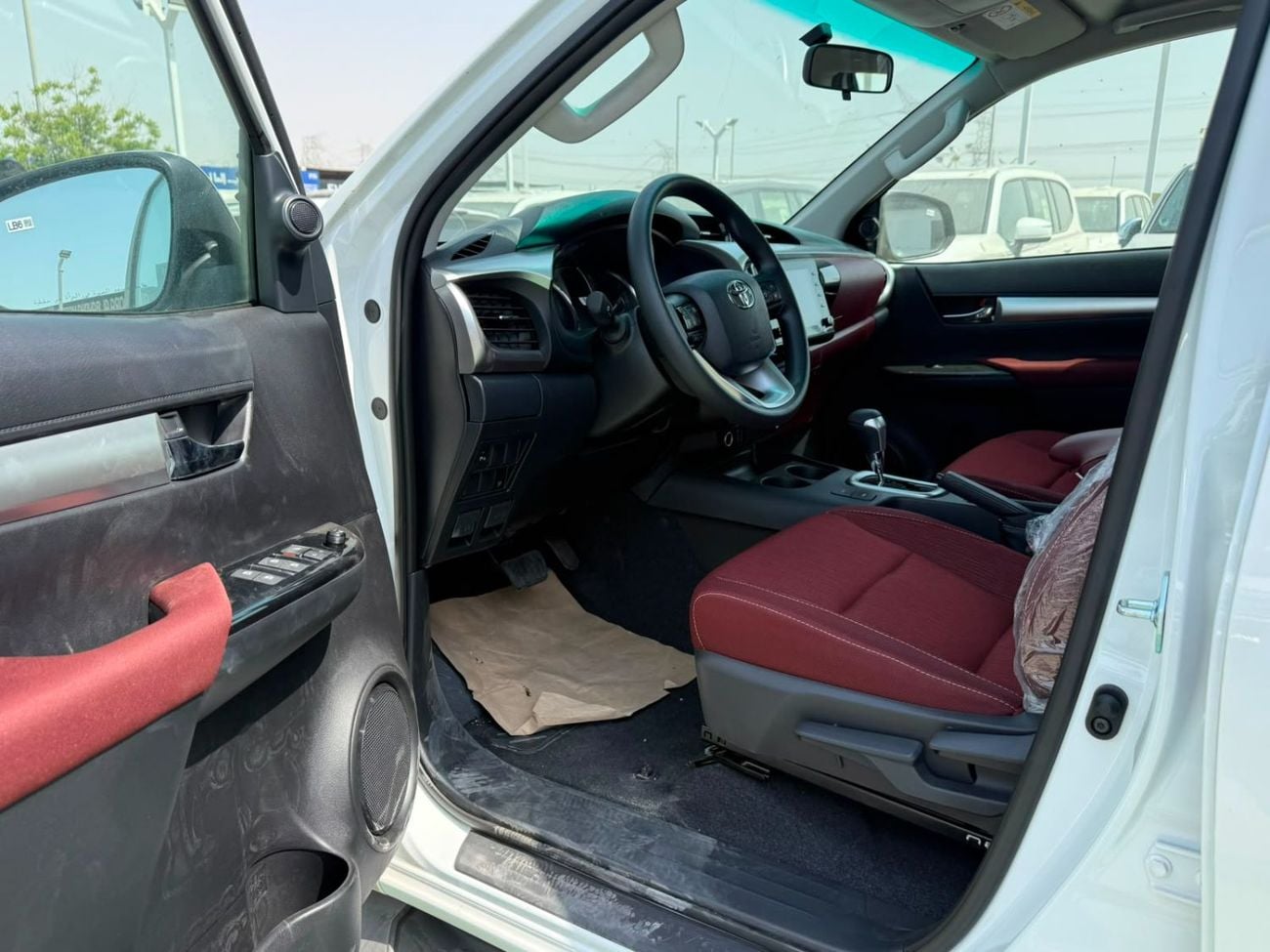 Toyota Hilux SR5 (NON GCC) HILUX 4.0L V6 , SR5 Full Option 4X4 D/C 2026 Model