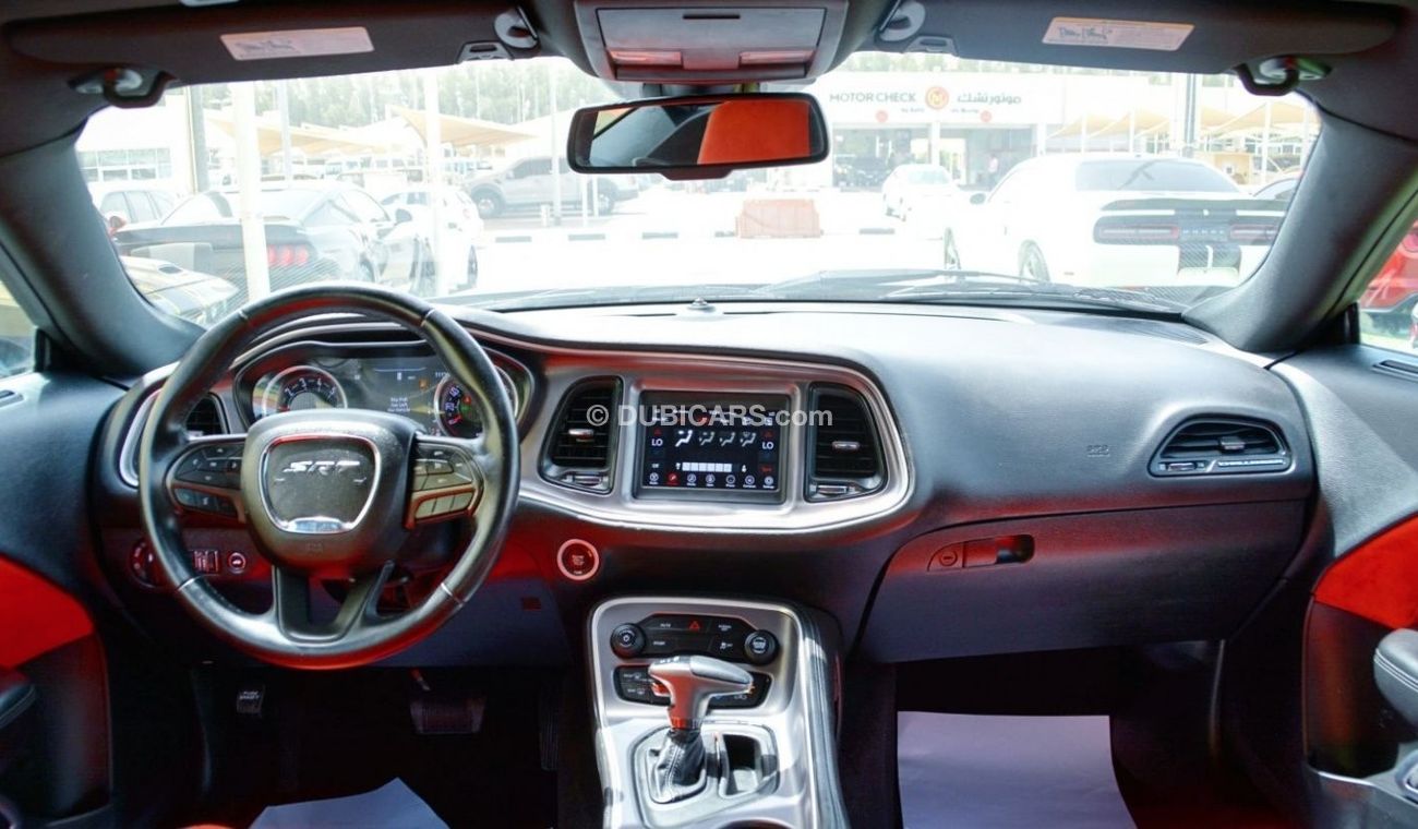 Dodge Challenger Challenger SXT V6 3.6L 2019/ SRT Kit/ Leather Interior/ Low miles/ Excellent Condition