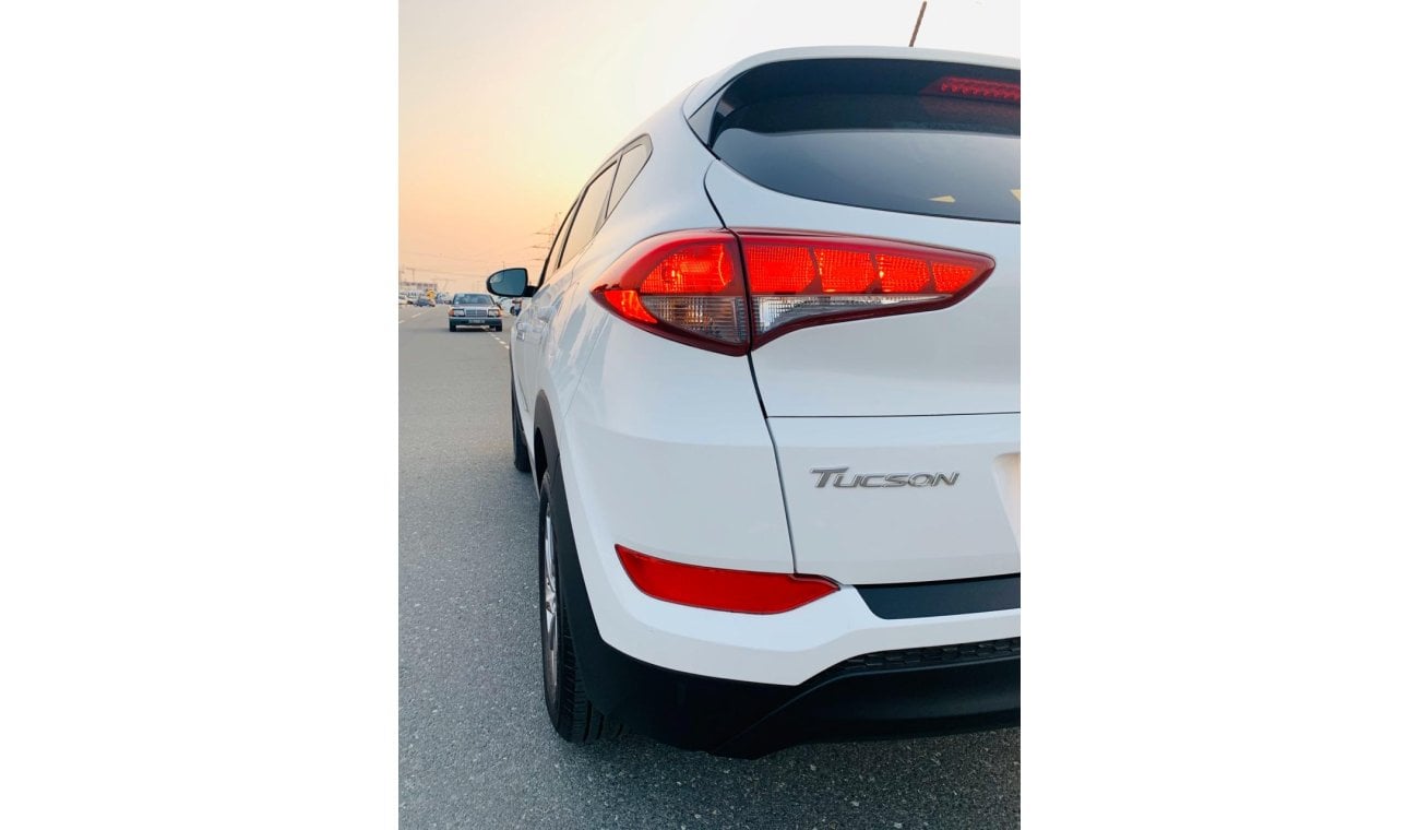 Hyundai Tucson AWD 2.0L V4 2017 AMERICAN SPECIFICATION