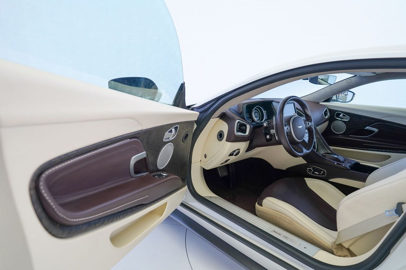 Aston Martin DB11 Std 5.2L