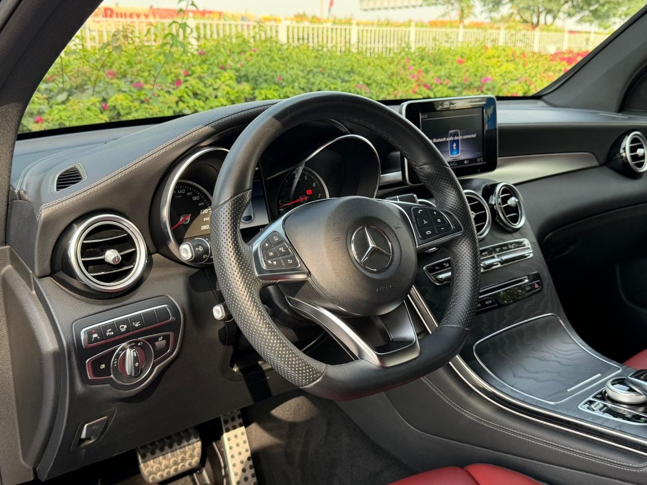 مرسيدس بنز GLC 250 4MATIC 2.0L