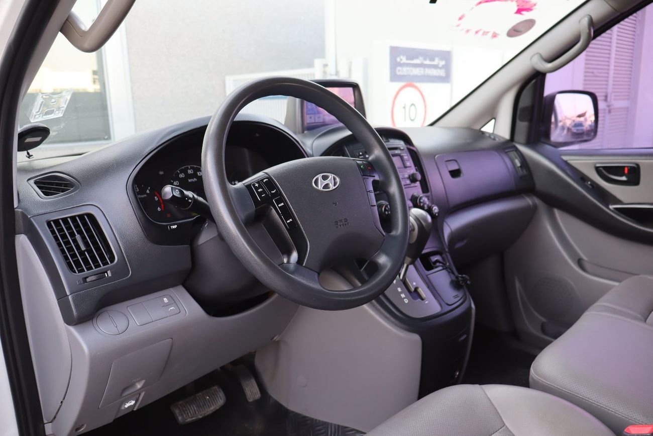 هيونداي H1 ستاريكس Hyundai H1 12-Seater Passenger Van 2016