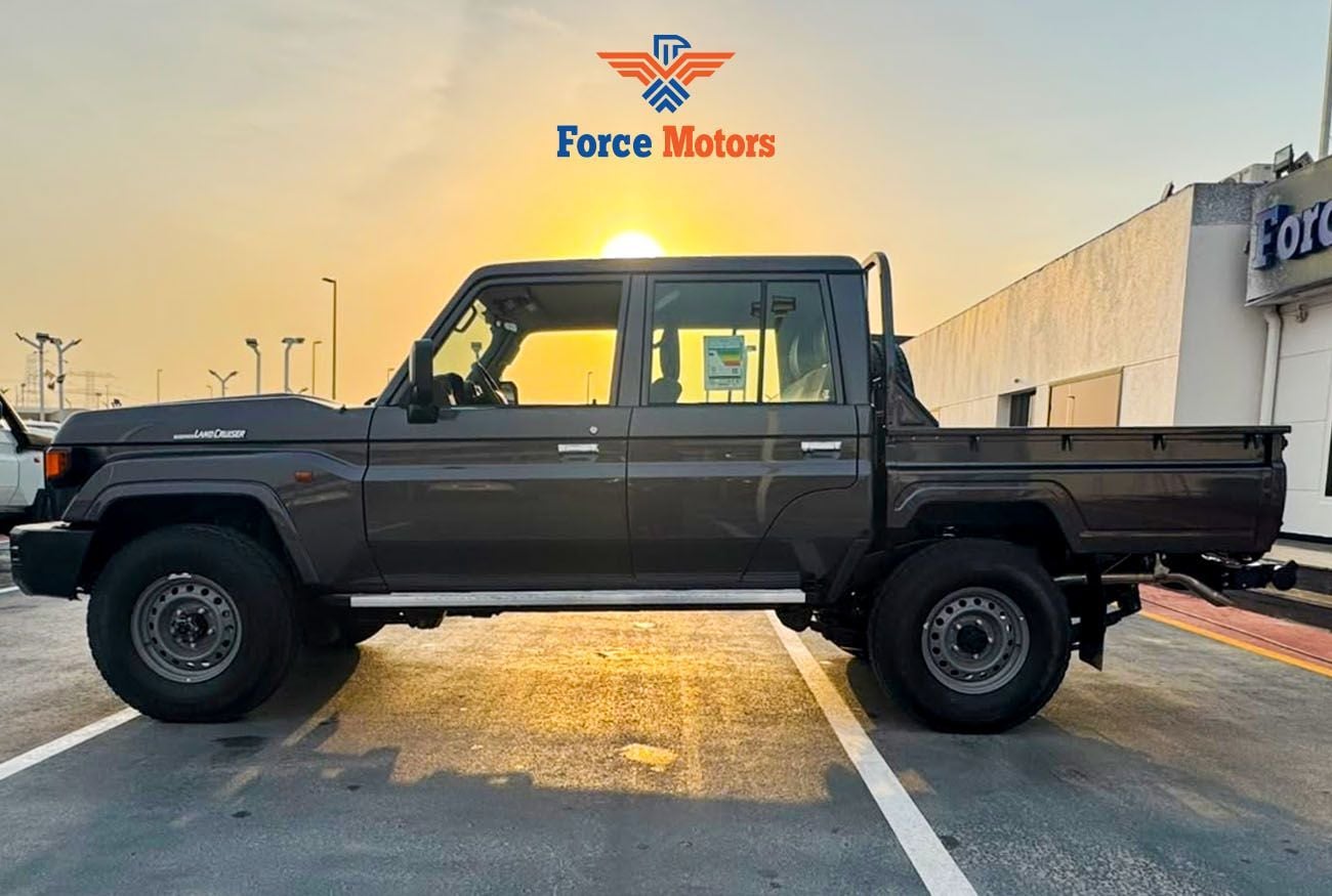 تويوتا لاند كروزر 70 LC79 LX - Manual . Diesel . Pick Up Truck . All Wheel Drive . 5 Seats . 4 Doors