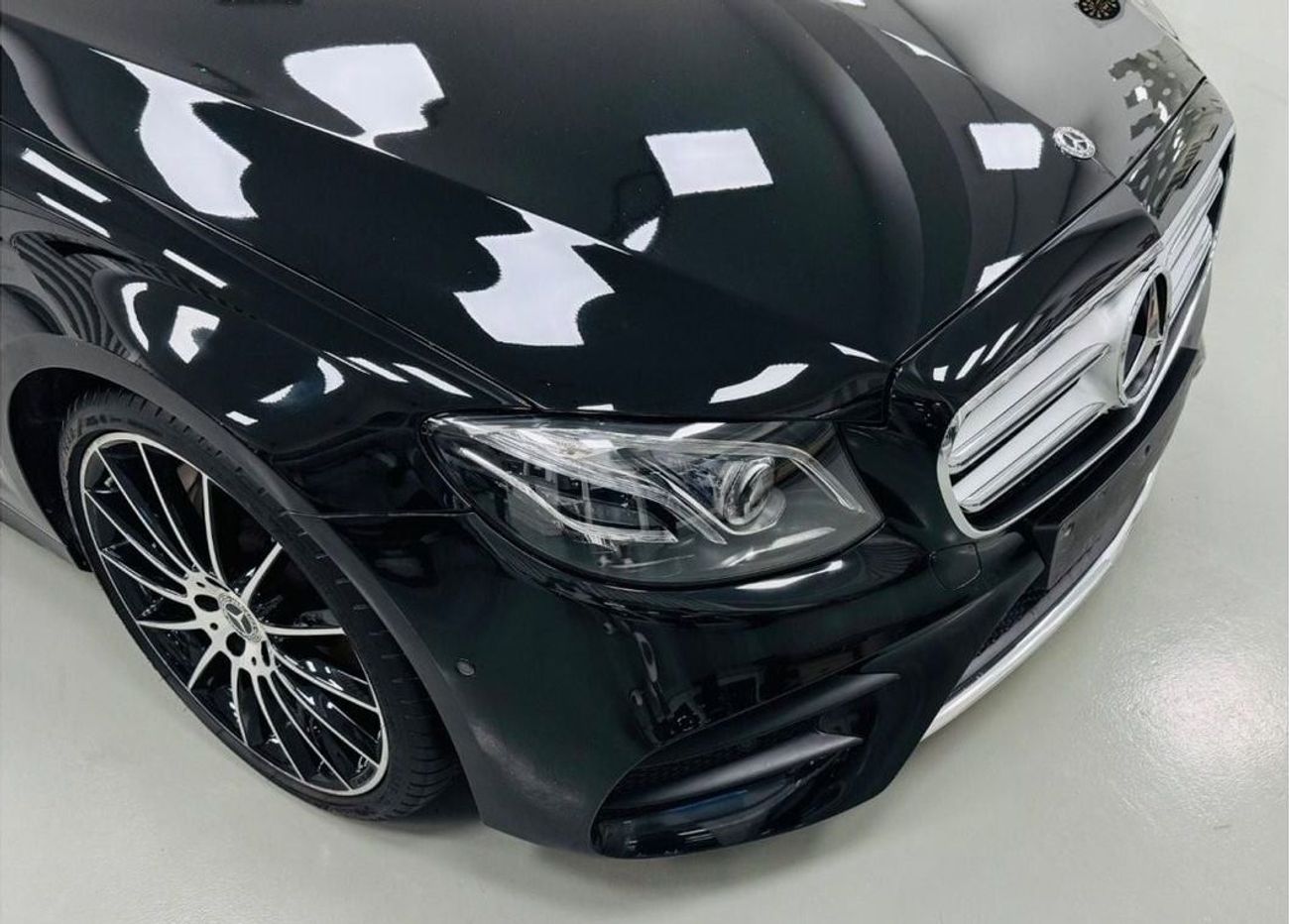 Mercedes-Benz E300 Premium GCC .. FSH .. Warranty .. Perfect Condition .. Panoramic