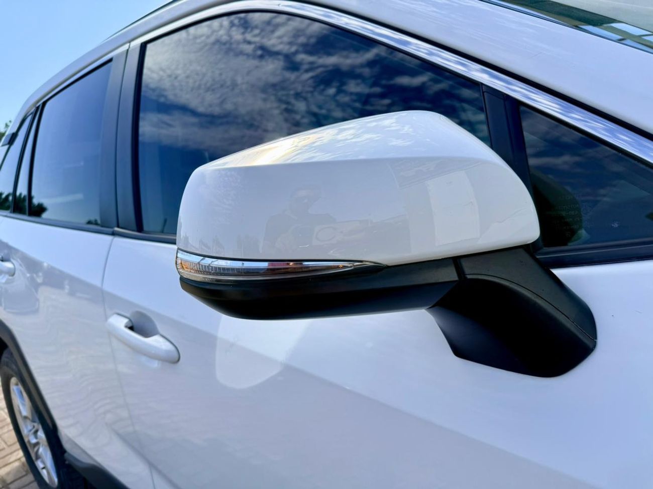 Toyota RAV4 2021 Toyota Rav4  XLE 2.5L full option + sunroof + Push start + alloy rim + Radar + keyless Entry  e