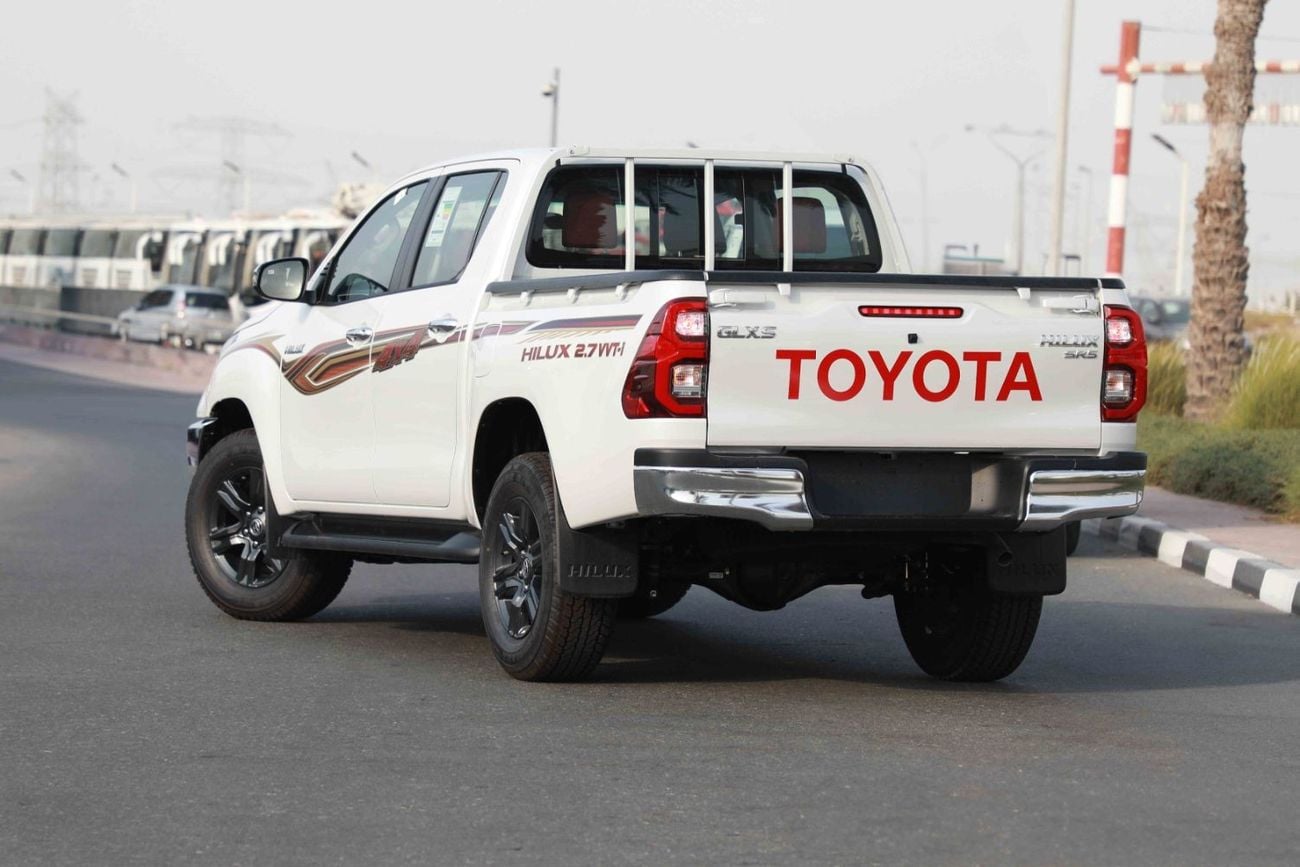 تويوتا هيلوكس 2024 تويوتا هايلكس 4x4 DC 2.7 GLXS-G - أبيض لؤلؤي داخل كستنائي | تصدير فقط