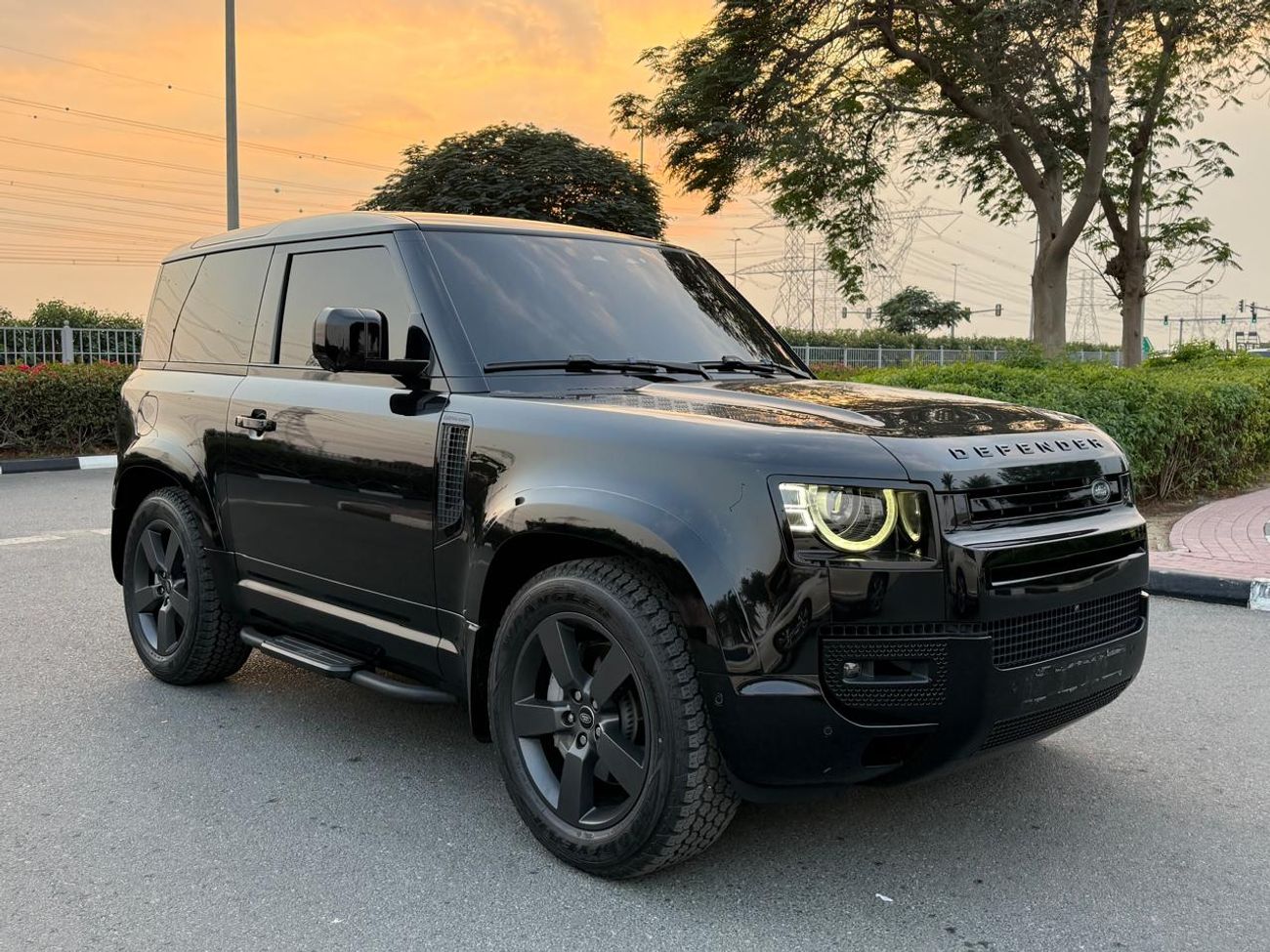 Land Rover Defender P400 90 SE 3.0L (5 Seater)