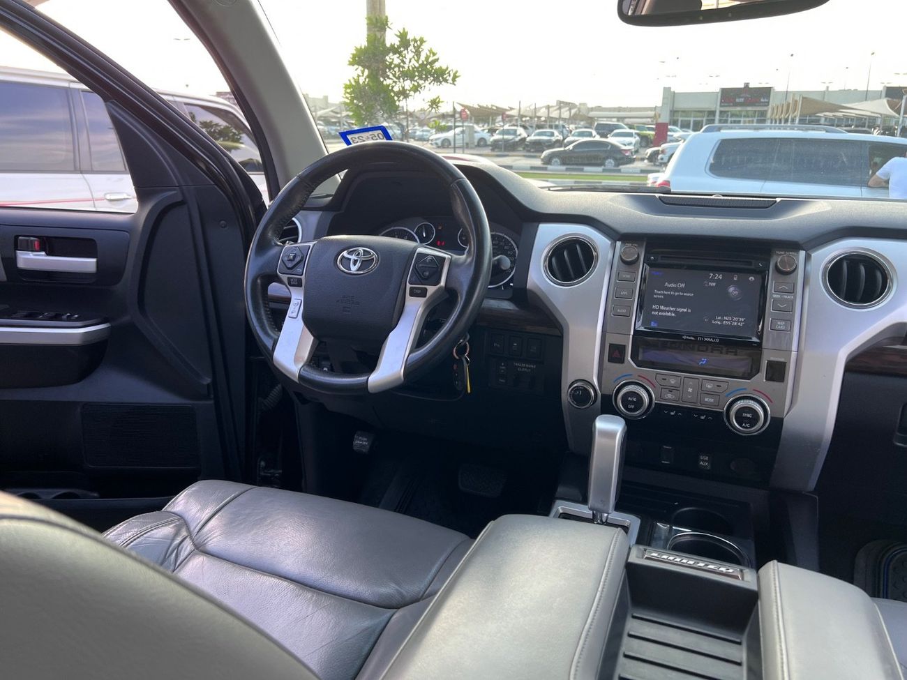 Toyota Tundra Crewmax Limited 5.7L