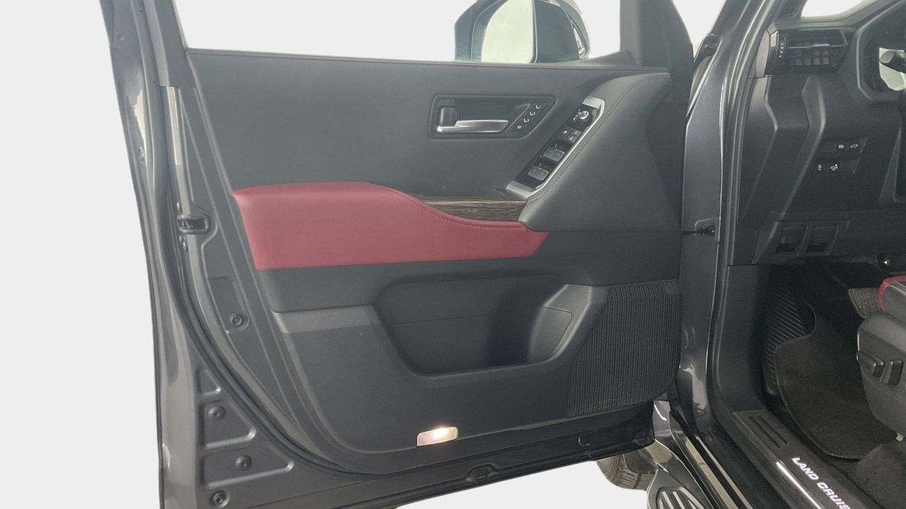 تويوتا لاند كروزر VXR | شامل الضمان | 0 ﺪﻔﻋﺓ ﺃﻮﻟﻯ