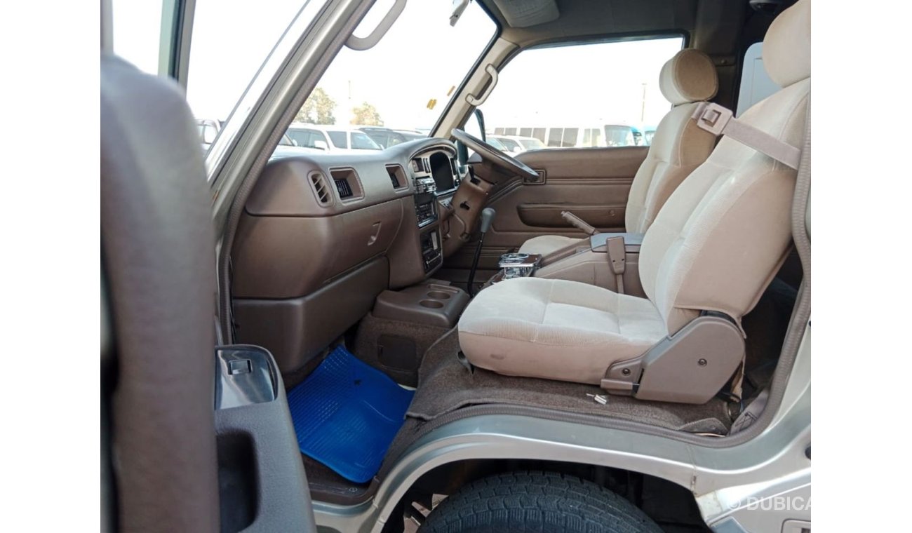 نيسان كارافان NISSAN CARAVAN VAN RIGHT HAND DRIVE (PM1433)