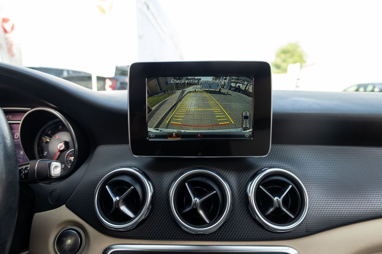 Mercedes-Benz GLA 220 Std 1.6L