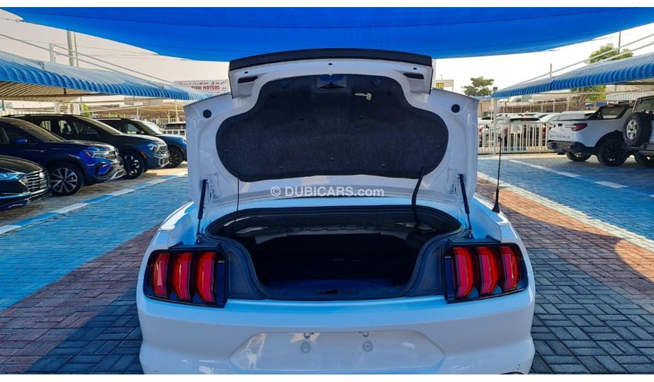 Ford Mustang car in perfect condition 2023 2.3l  America