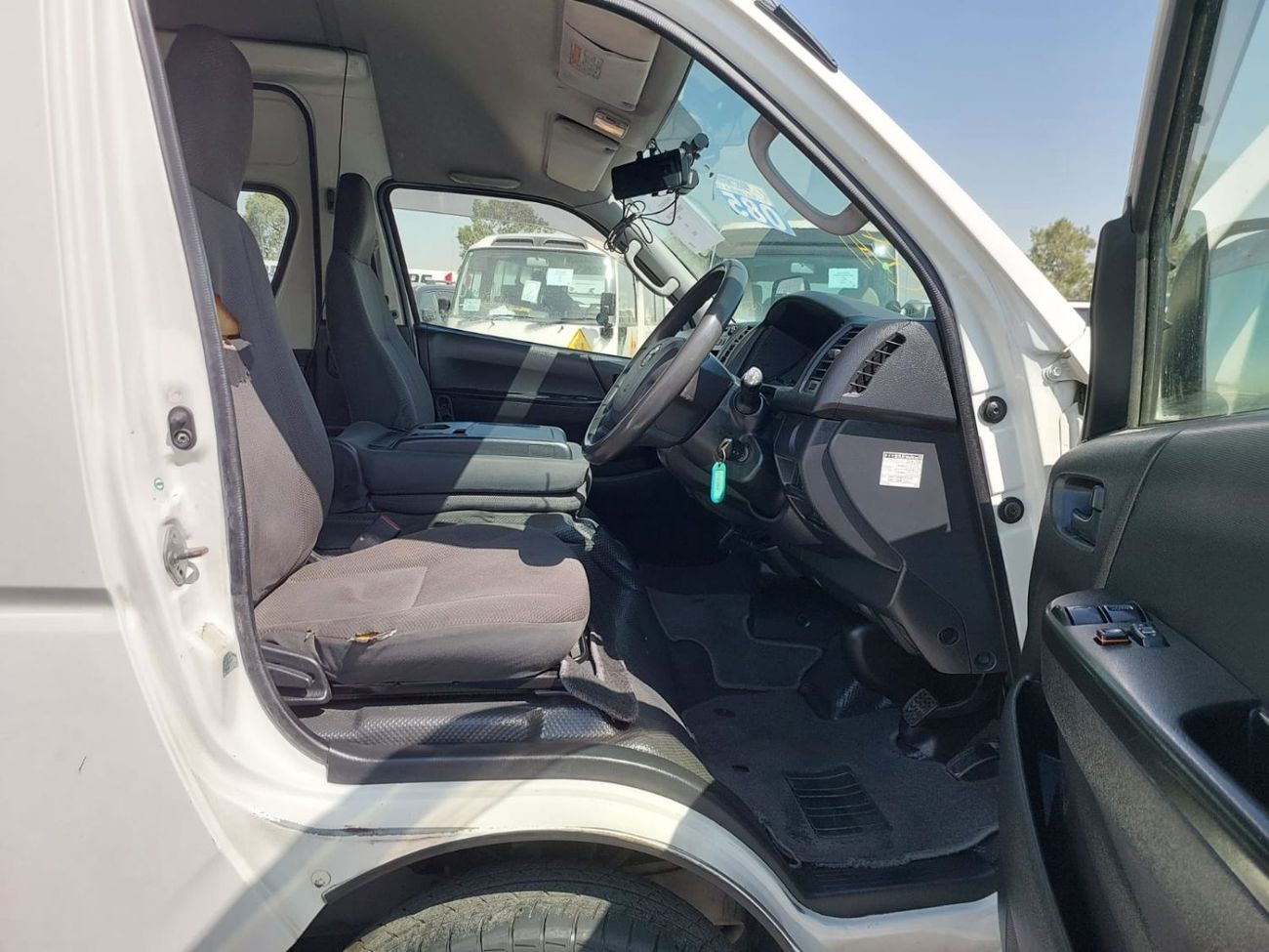 تويوتا هاياس (RAMADAN OFFER) TOYOTA HIACE VAN RHD 2014 MODEL 3.0 L DIESEL AUTOMATIC(PM14171)