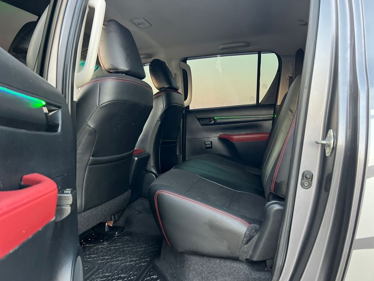 تويوتا هيلوكس 2021 toyota hilux revolution edition - off road package - full option  - BullBar 2.7L V4 - AWD 4x4 -