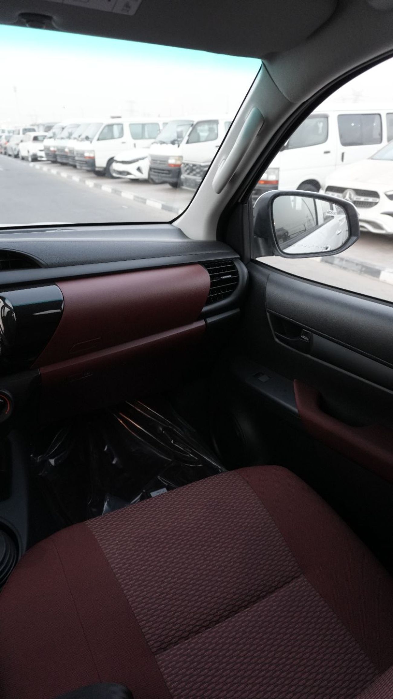 تويوتا هيلوكس TOYOTA HILUX 2.4 M/T