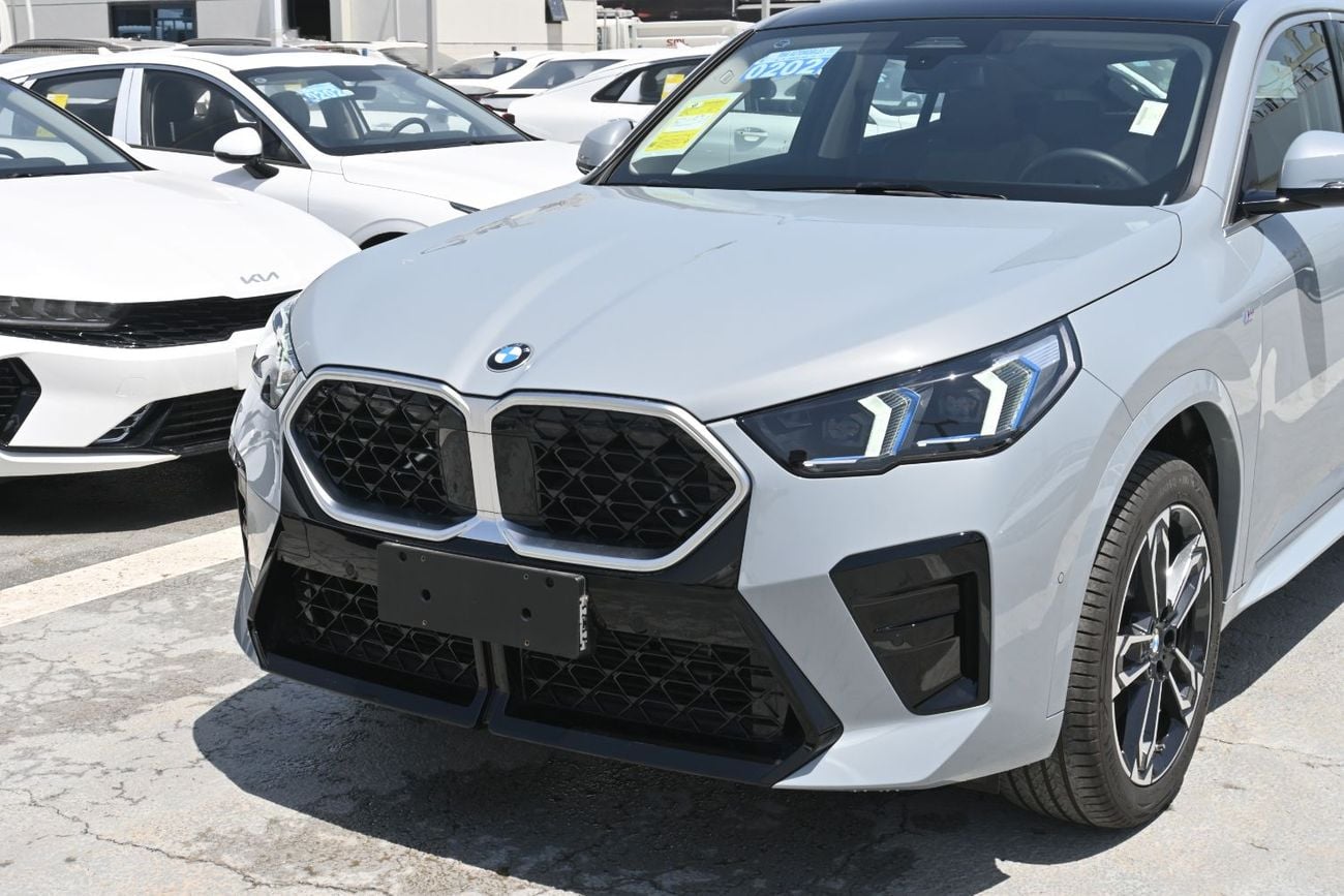 بي أم دبليو X2 BMW X2 sDrive 25i 2.0L Turbo, M Sport ENGINE: 2.0L CYLINDER: 4 Cylinder  POWERTRAIN: Turbo DRIVE: FW