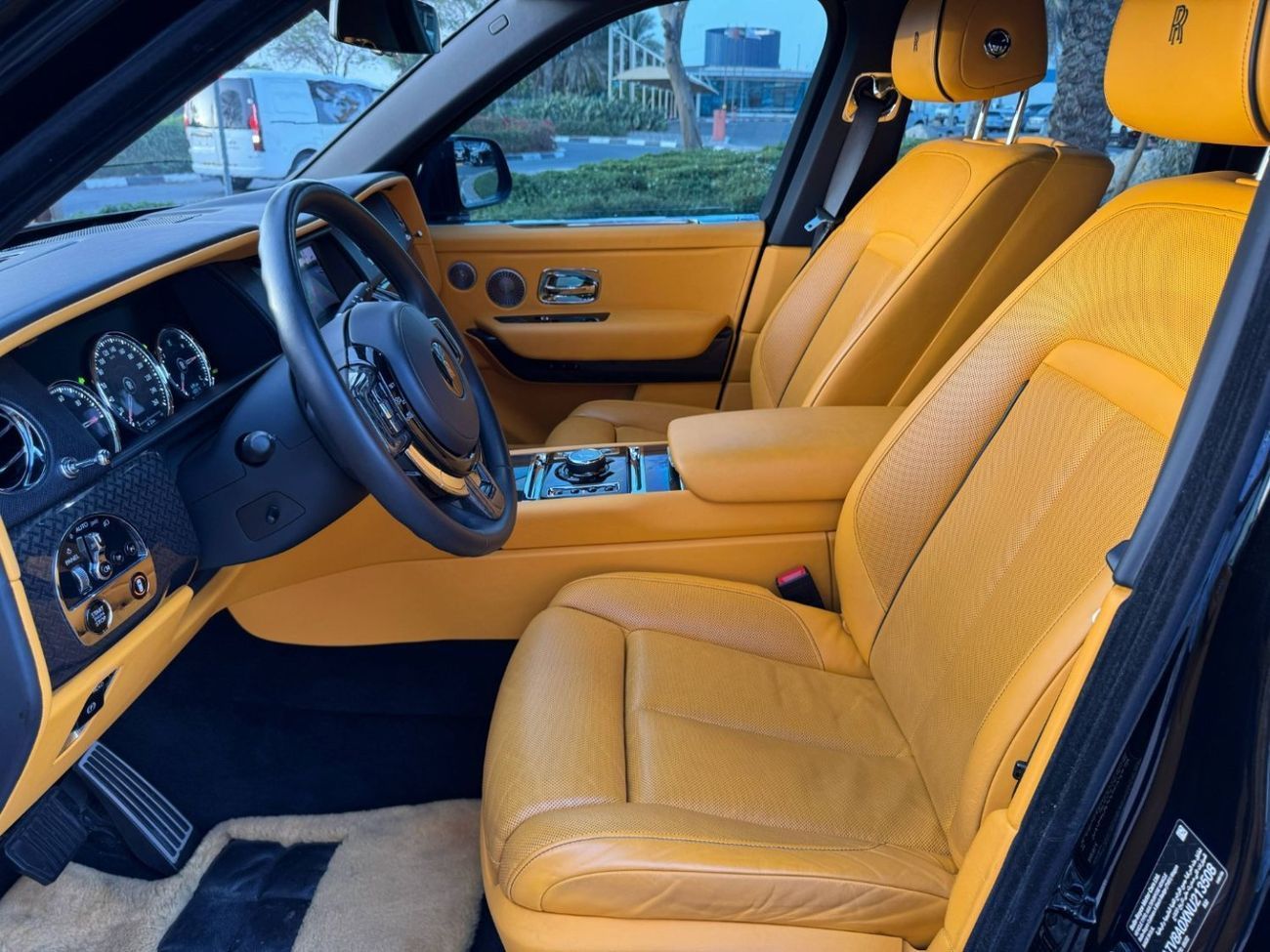 رولز رويس كولينان BLACK BADGE GCC SPEC NEAT AND CLEAN