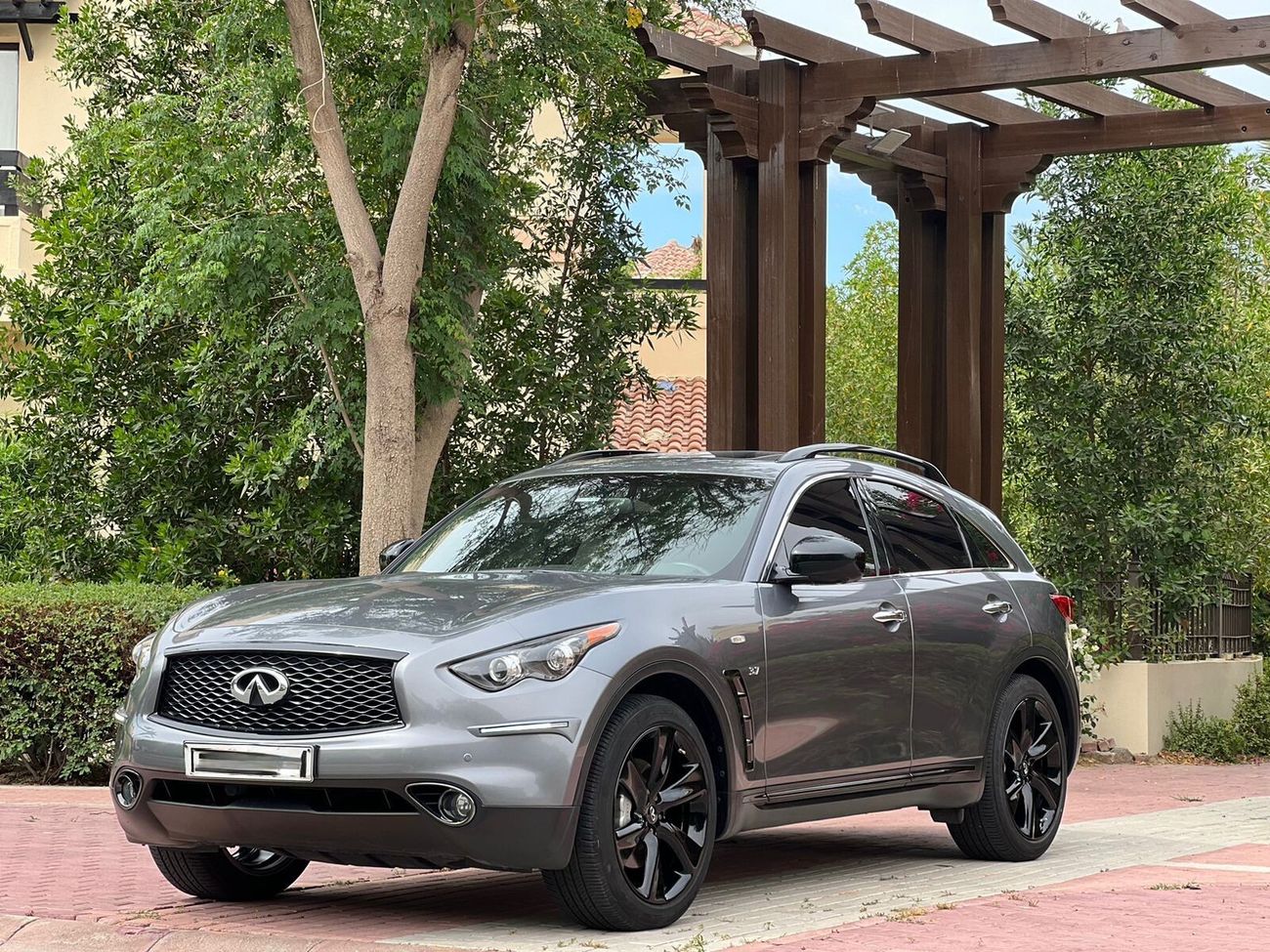 Infiniti QX70 S