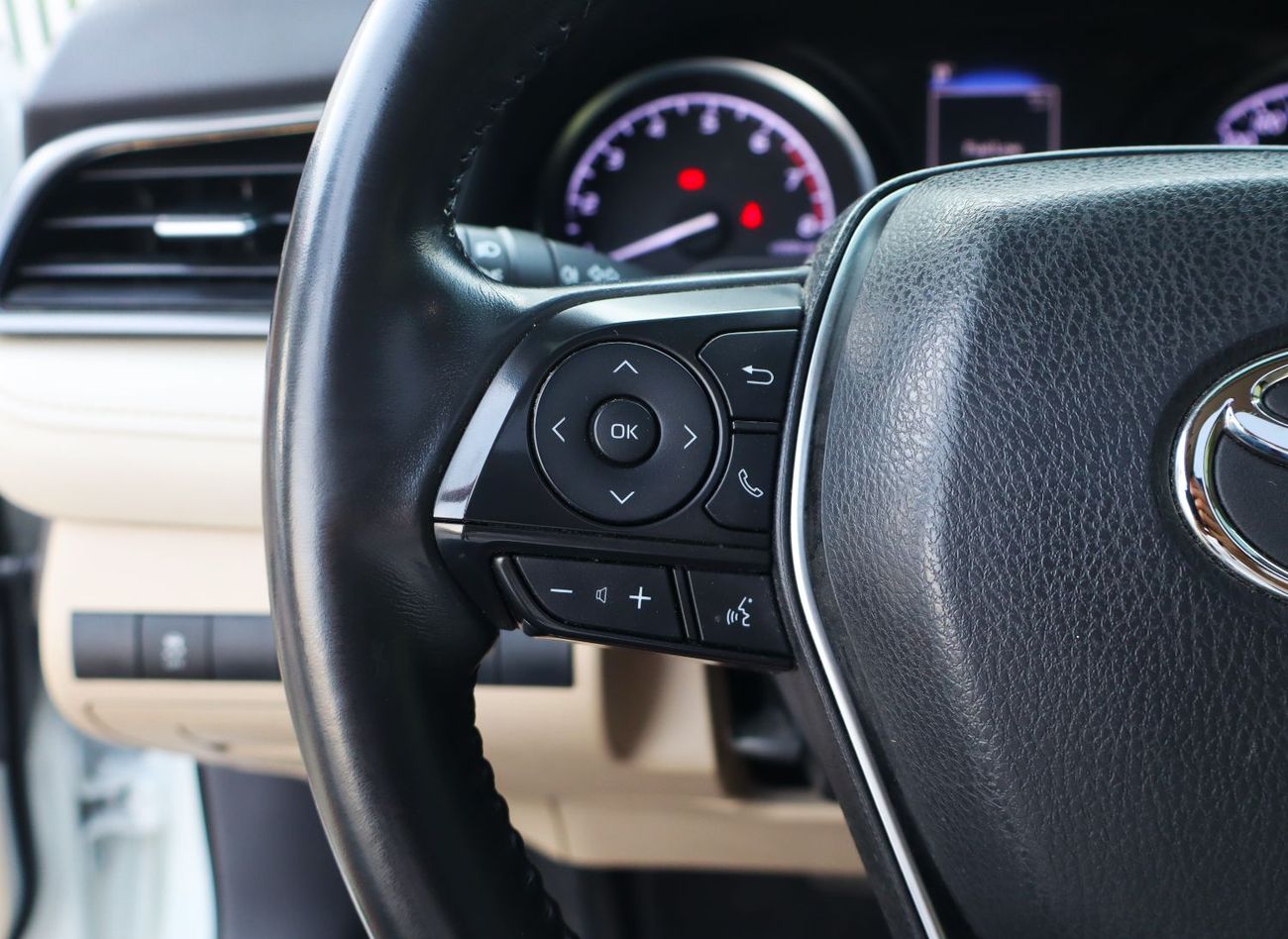 تويوتا كامري SE 2.5L (181 HP)