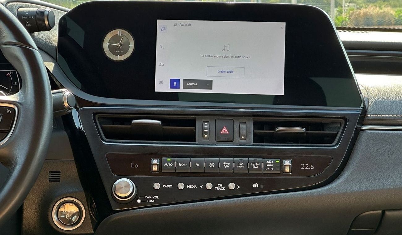 Lexus ES300h Hybrid 2.5L 4 Cylinders 2023 GCC Low Mileage