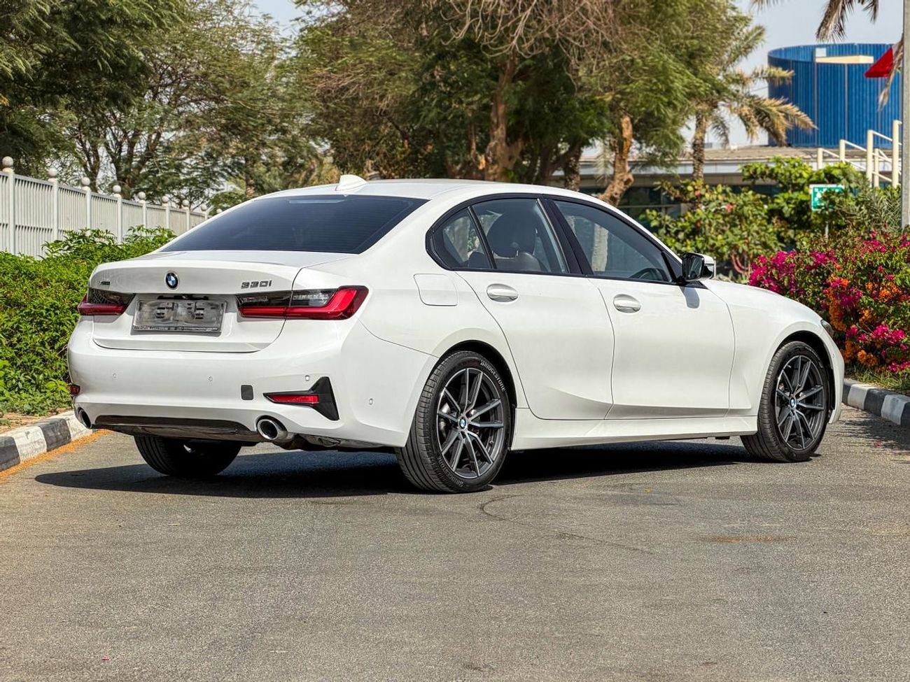 بي أم دبليو 330i Exclusive 2.0L (255 HP)