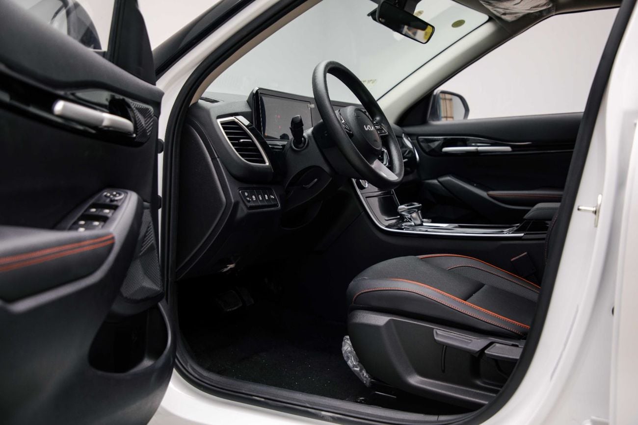Kia Seltos Luxury 1.5L - White Inside Black | Export Only