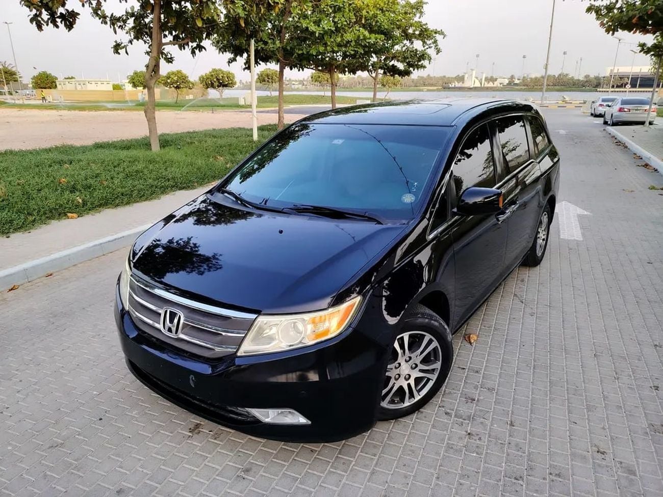 هوندا اوديسي J LX | GCC Specs | Well Maintained Full Option Van With Rear Entertainment