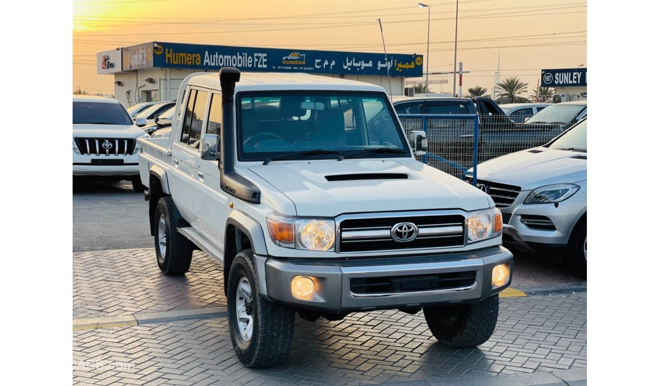 تويوتا لاند كروزر بيك آب Toyota Landcruiser pick up Diesel engine 2014 model  very clean and good condition