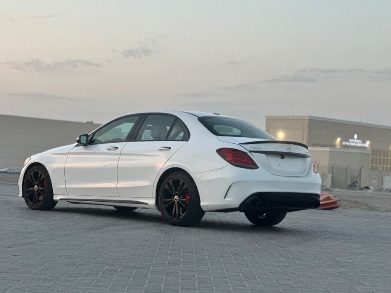 مرسيدس بنز C 300 AMG Pack 2.0L