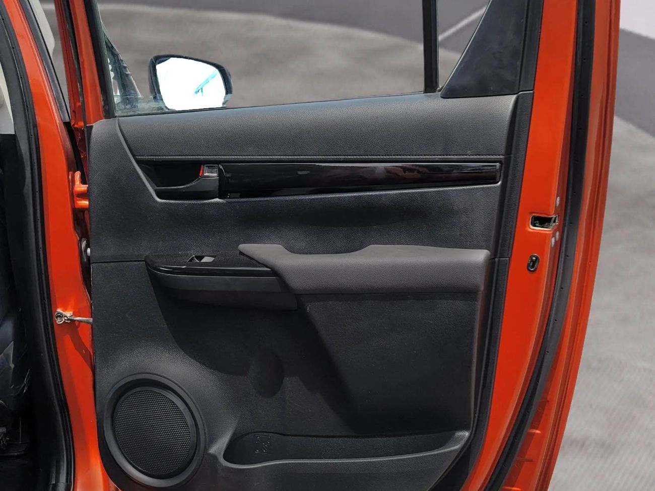 Toyota Hilux 4X4 (2.8L) DIESEL RIGHT HAND (RHD)