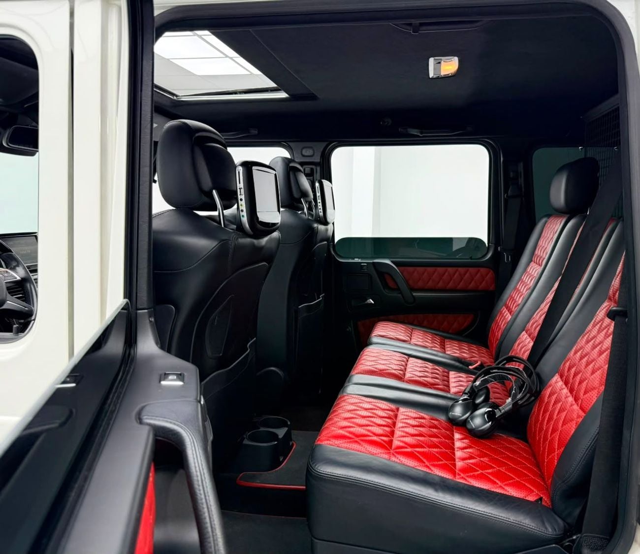 مرسيدس بنز G 63 AMG STANDARD 2015 Mercedes-AMG G63, Service History, Excellent Condition , GCC Specs.