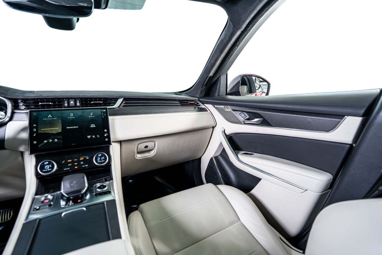 جاكوار F بيس SVR 5.0L