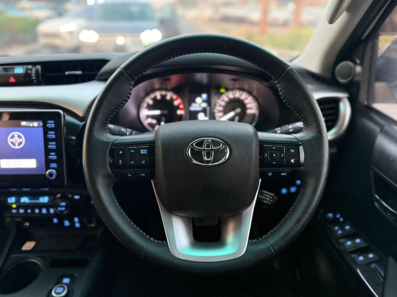 تويوتا هيلوكس TOYOTA HILUX PICK UP SR5 GR SEATS 2024 WHITE 4WD AT DIESEL = RIGHT HAND