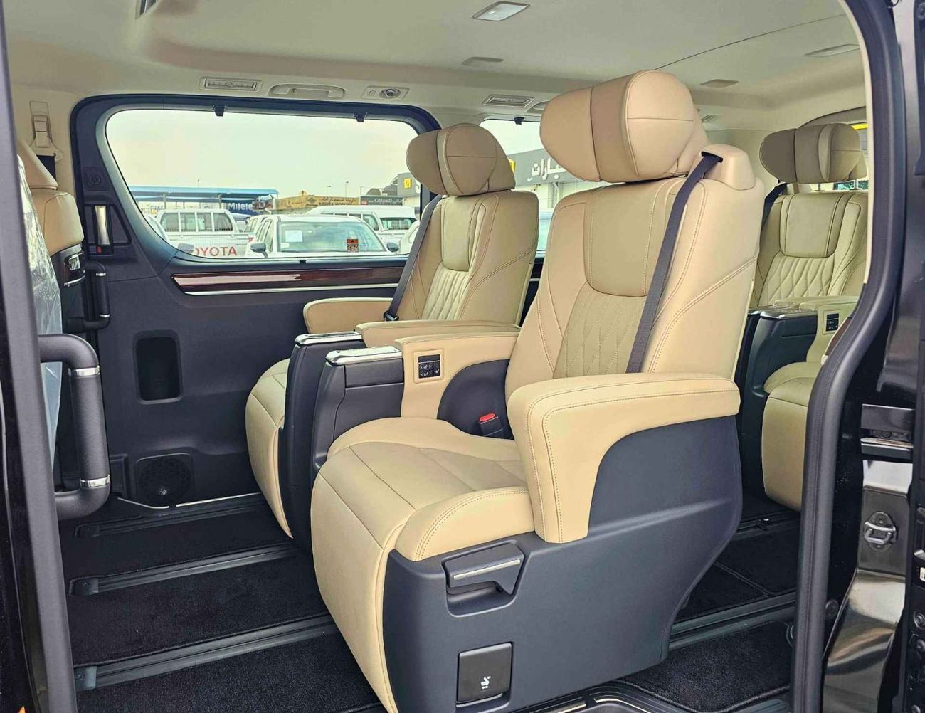 Toyota Granvia PREMIUM LUXURY / 3.5L V6 PETROL A/T / RADAR / 360*CAMERAS / VIP SEATS (CODE # GNPPR)