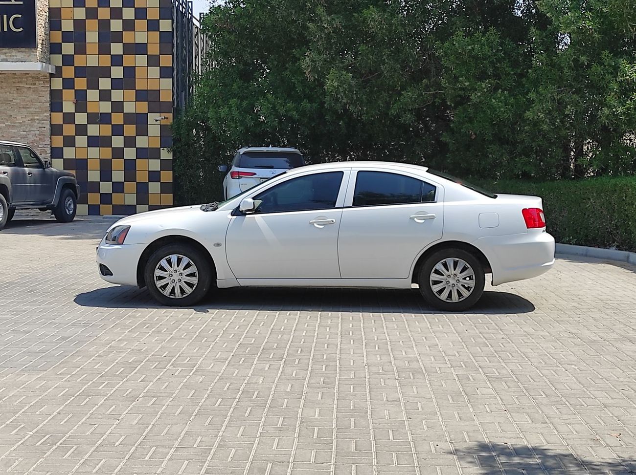 Mitsubishi Galant GLS 2.4L Mitsubishi Gallant 2011 Gcc V4 full automatic