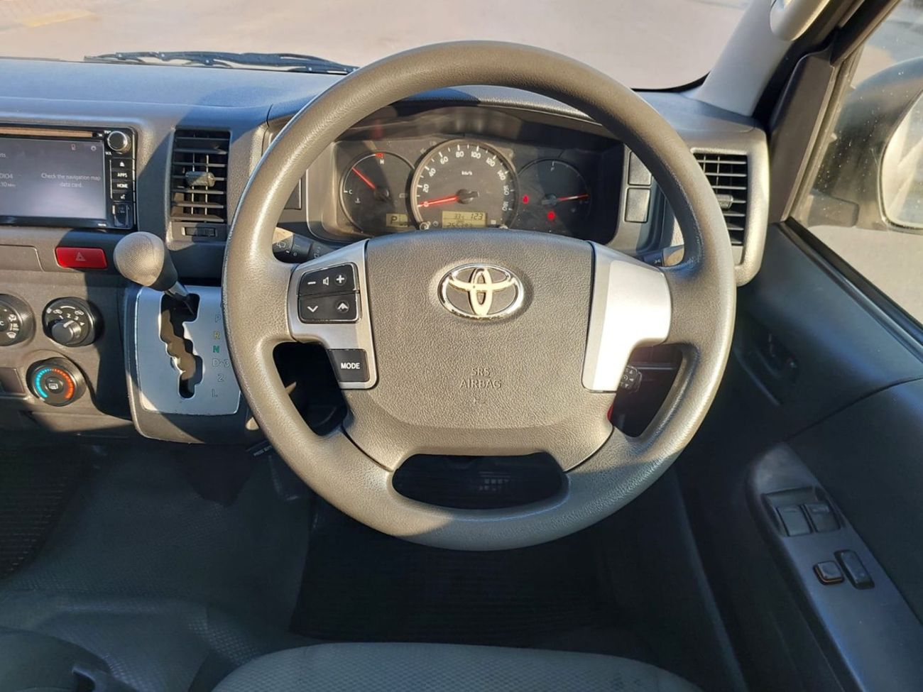 Toyota Hiace TOYOTA HIACE COMMUTER VAN RHD 2017 MODEL 3.0 L DIESEL AUTOMATIC(PM31641)