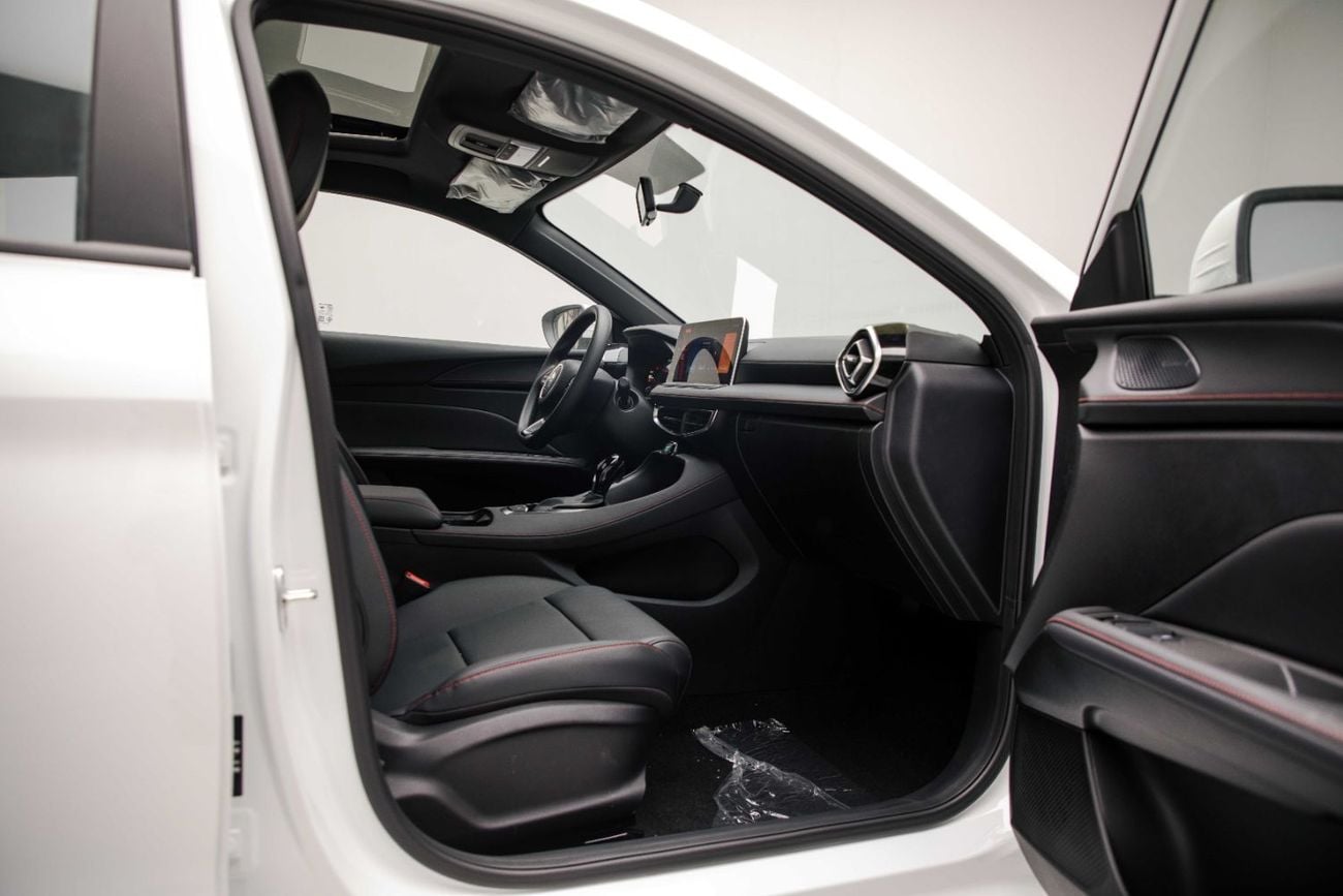 أم جي 5 LUX 1.5L - WHITE INSIDE BLACK | EXPORT ONLY