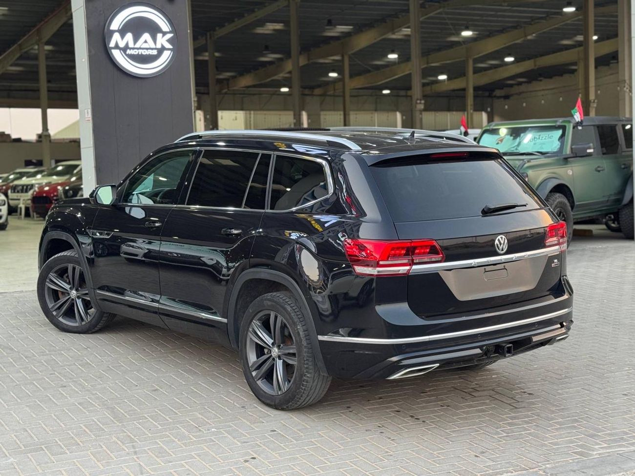 فولكس واجن اطلس R-LINE / 4MOTION / V6 3.6L / فتحة سقف بانورامية / بحالة ممتازة / رادار