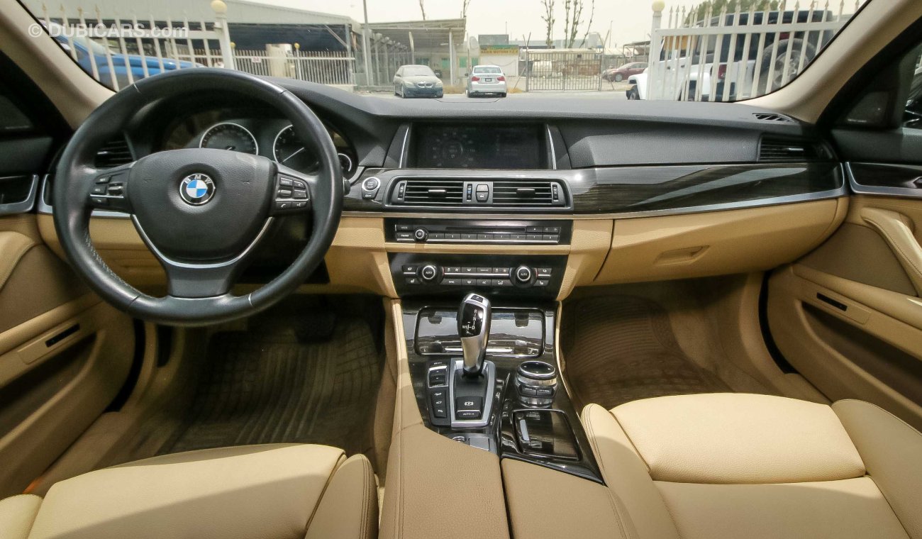 BMW 528i XDrive - Lady Driven