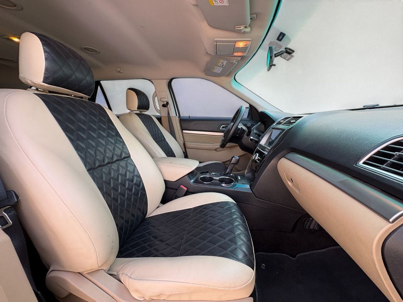 Ford Explorer FWD 3.5L V6 A/T | 2016 | GCC SPECS | WHITE EXTERIOR | AED 870 per month