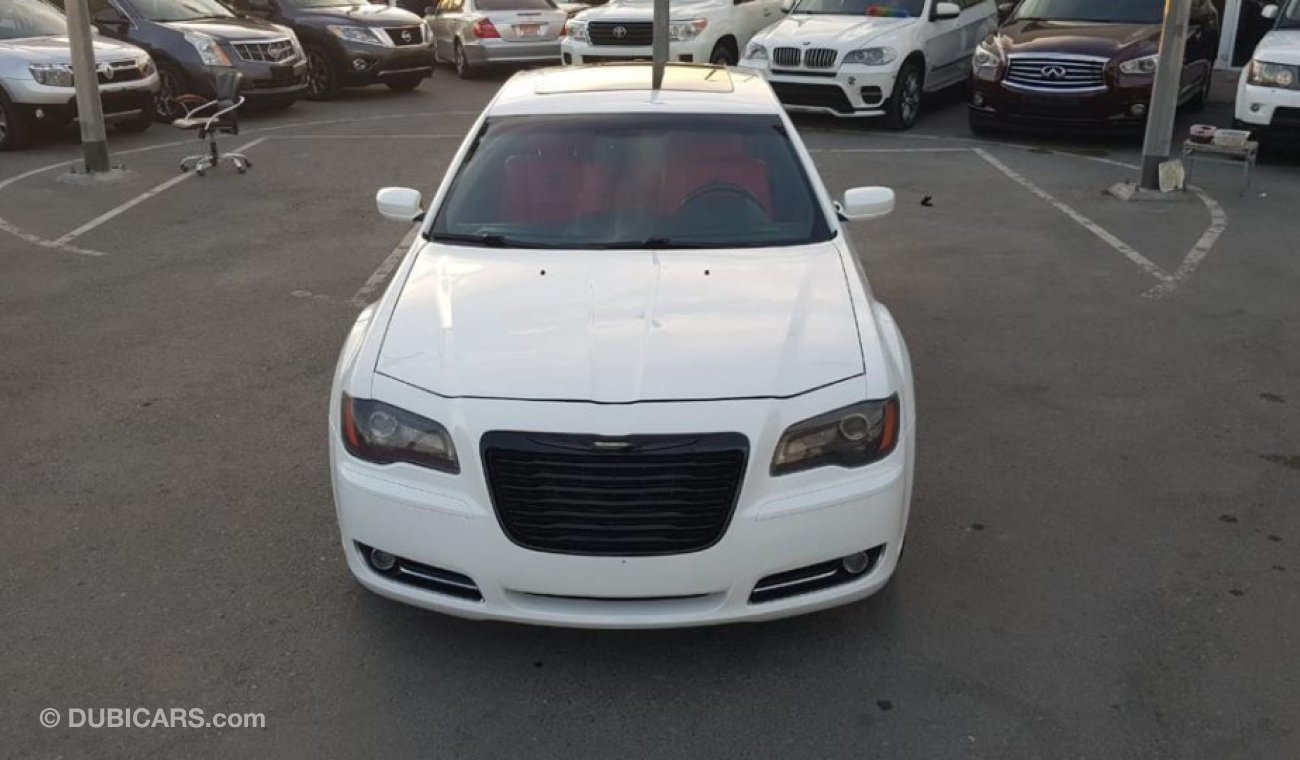 Chrysler 300s Crysral C300s model 2013 GCC car prefect condition full option panoramic roof leather seats back cam