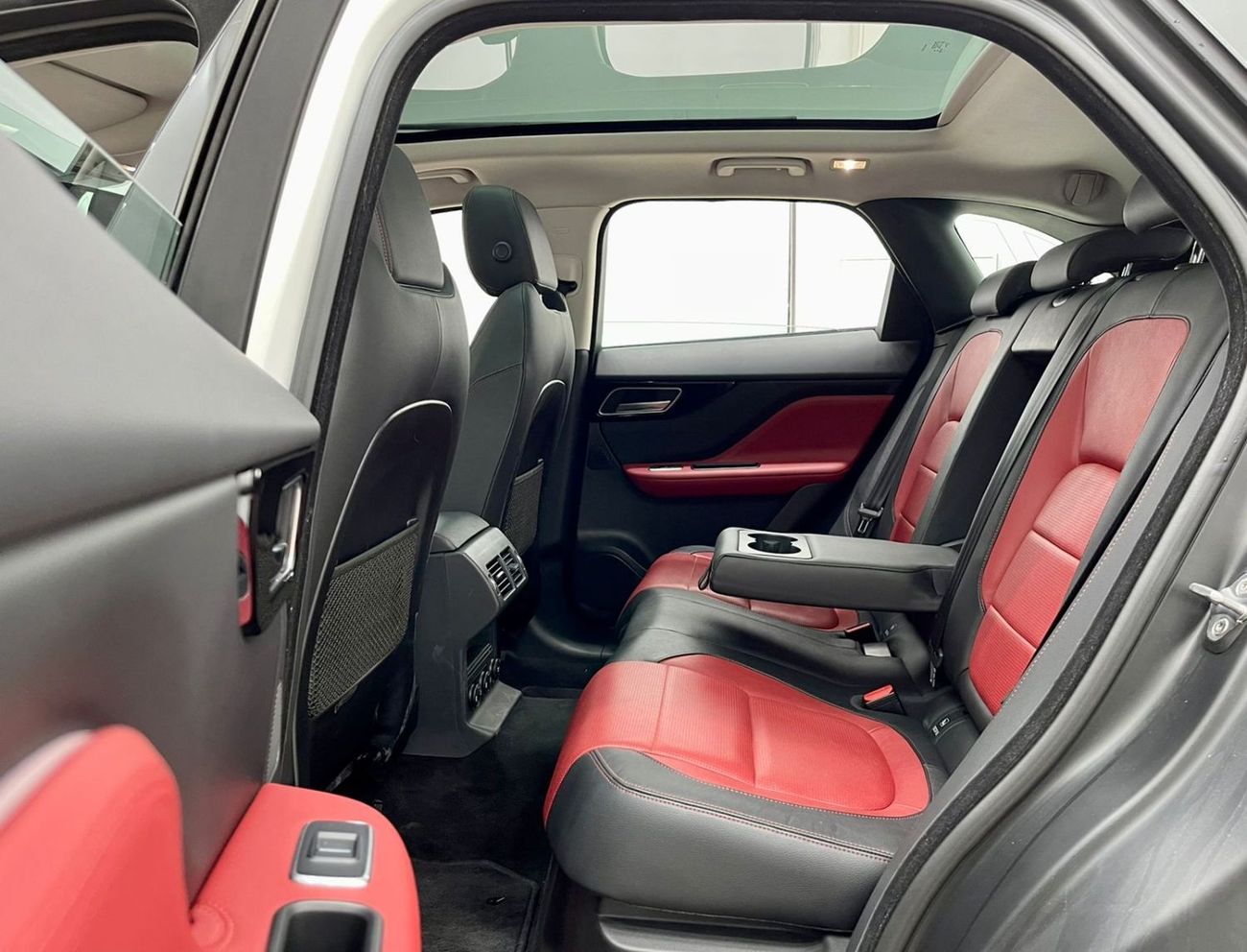 جاكوار F بيس R-سبورت