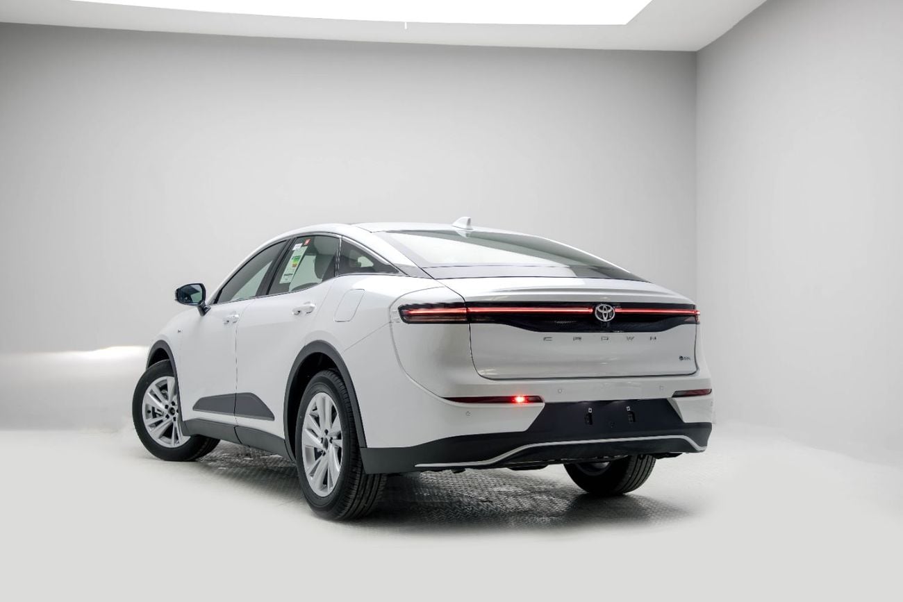 تويوتا كراون HEV 2.5L - Precious White Pearl Inside Black | Export Only